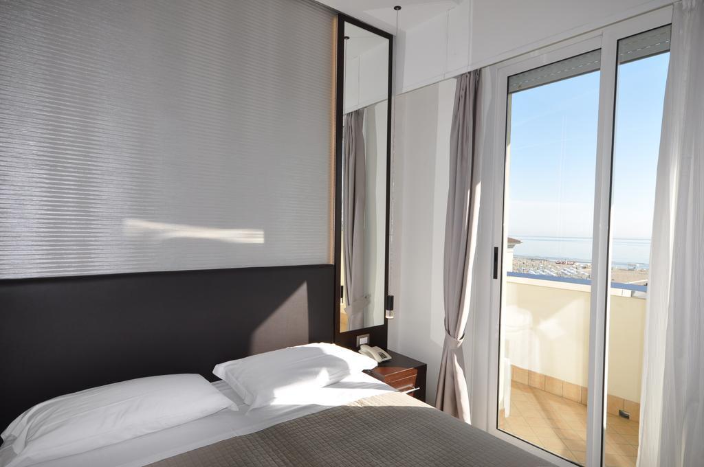 Hotel Adriatic&Beauty ริมินี ภายนอก รูปภาพ