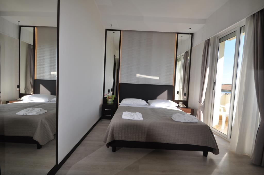 Hotel Adriatic&Beauty ริมินี ภายนอก รูปภาพ