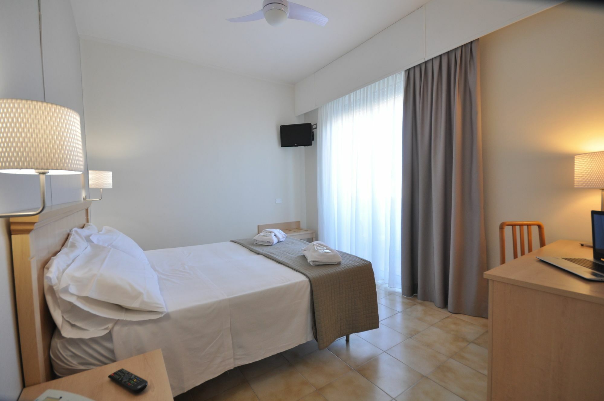 Hotel Adriatic&Beauty ริมินี ภายนอก รูปภาพ